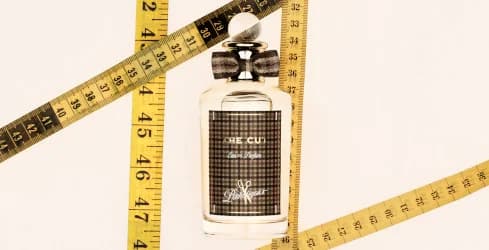 Penhaligon's The Cut — bočica sa karo etiketom i leptir-mašnom, između krojačkih metara